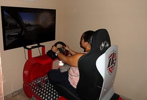 La Autoescuela González de Honduras imparte clases con el simulador de turismo DRIVE SEAT