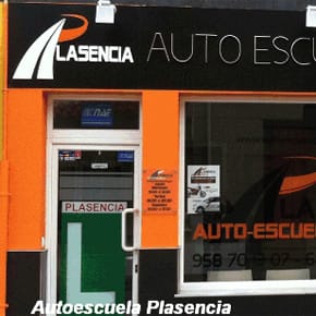 La autoescuela Plasencia organiza un curso de seguridad vial con DRIVE SEAT 500ST y las gafas de simulación de alcohol