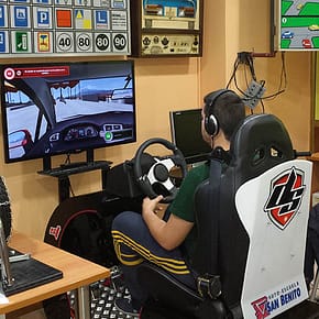 Simulador de conducción de última generación en la autoescuela San Benito de Valladolid Simulador de conducción de última generación en la autoescuela San Benito de Valladolid