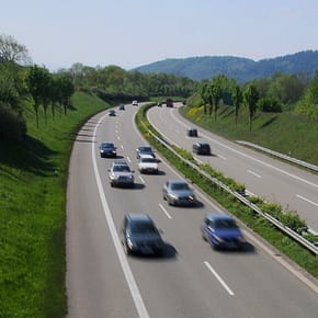 Seguridad vial para mayores: la nueva guía de la DGT